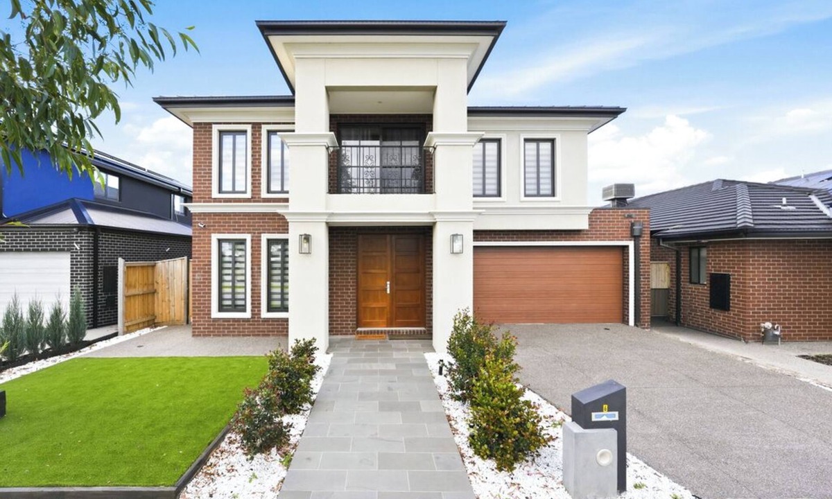 Mambourin Villa | Stunning Park-fronted Luxury Grand Family House!
