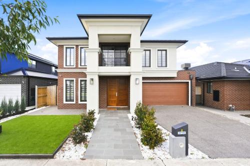 Mambourin Villa | Stunning Park-fronted Luxury Grand Family House!