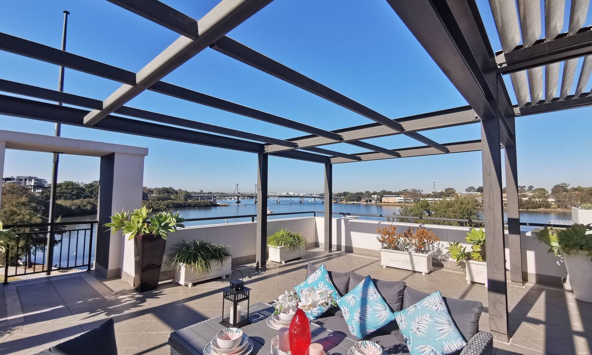 Ryde Apartment | Stunning waterfront oasis with beautifull rooftop terrace/Olypmic Park/Ferry