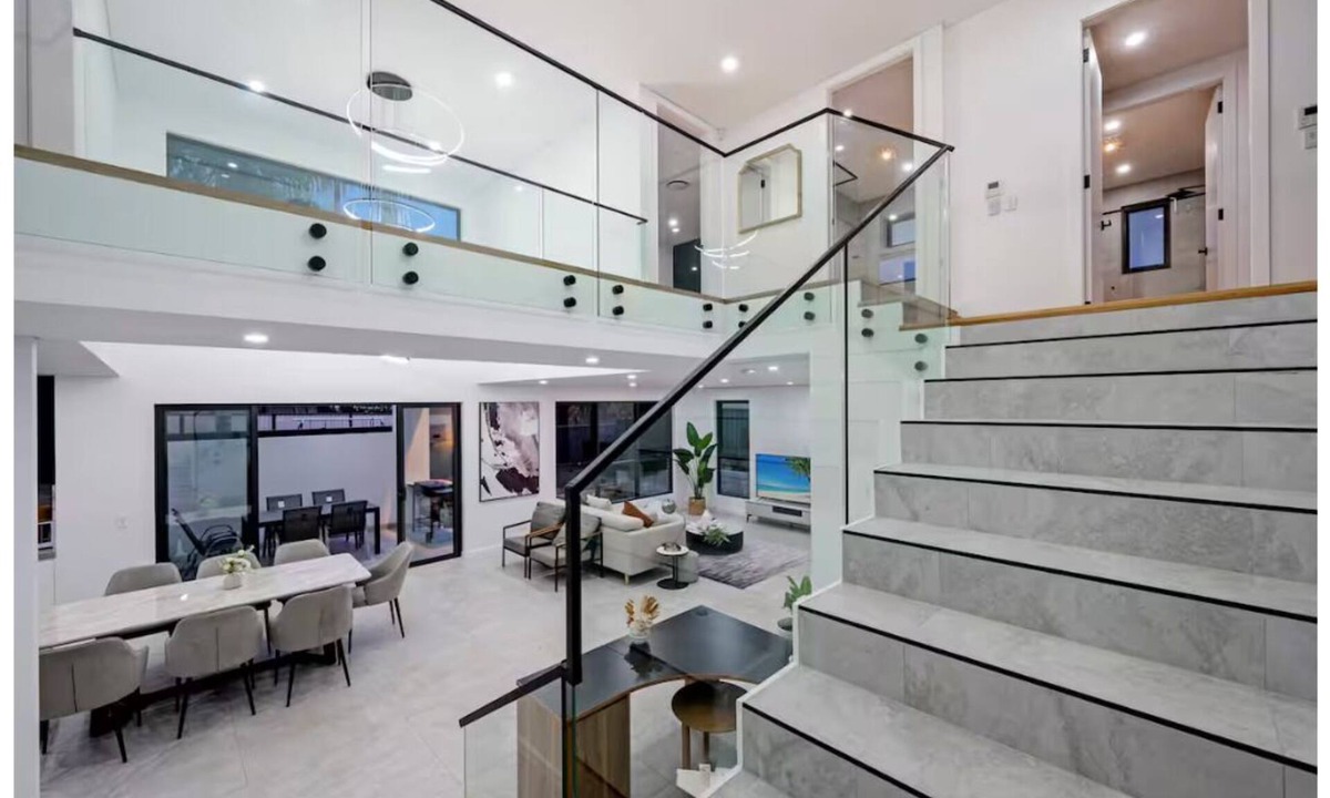 Peakhurst House | Stylish 3BR Family Home in Peakhurst with Backyard