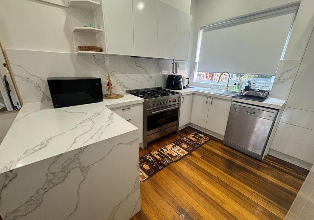 Surrey Hills House | Stylish and Conveniently Located 3 bedroom house retreat in Surrey Hills Melbourne