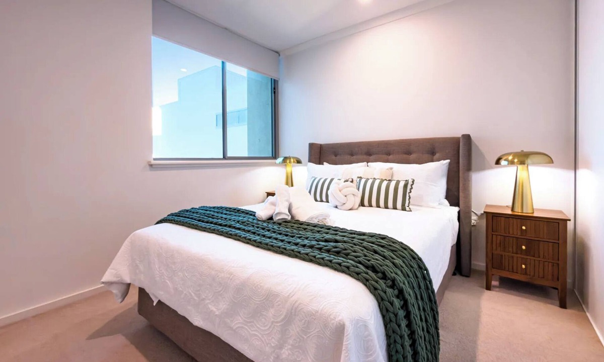 West Perth Apartment | Stylish, bright 2-bedroom apartment with AC in welcoming West Perth- Perth CBD