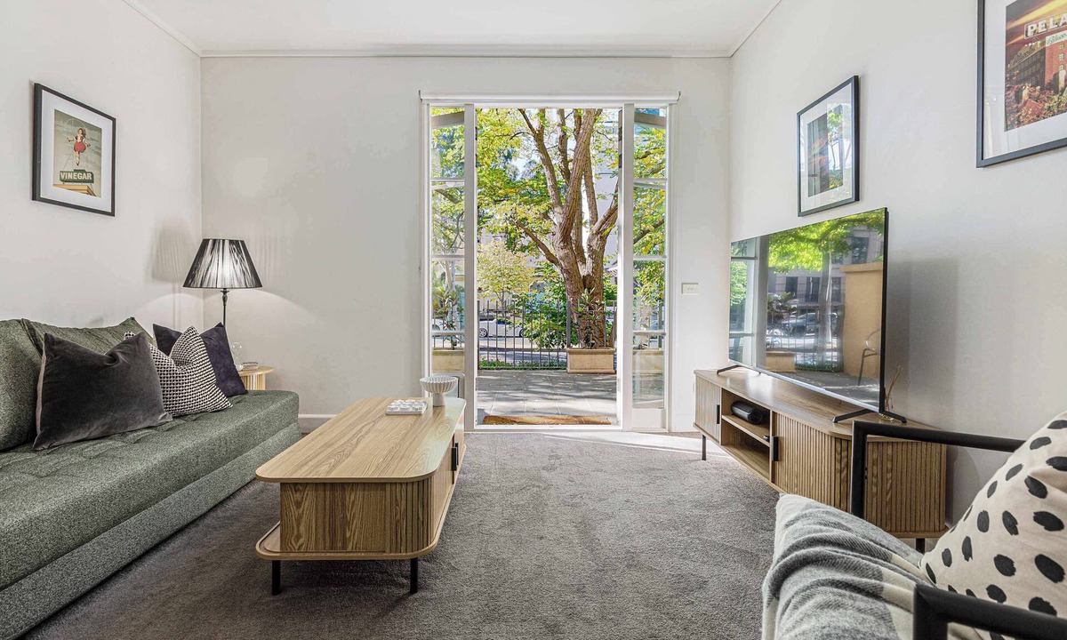 East Melbourne Apartment | Stylish East Melbourne Retreat | Walk to CBD, MCG & Hospitals