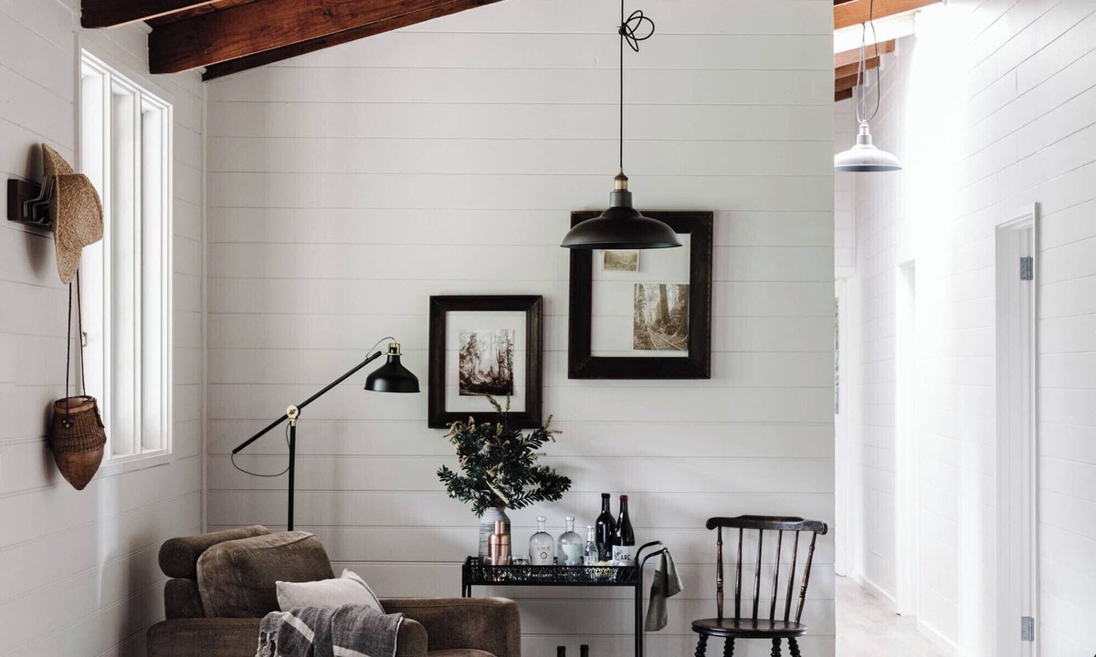 Yarragon South House | Stylish Gippsland country home with stunning views. Wood fires. Pet Friendly.