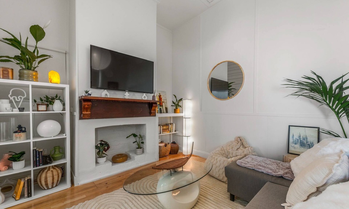 Richmond North House | Stylish Richmond 2BR Near Train Station, Cafes & MCG