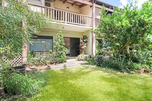 Port Douglas Apartment | Stylish Tropical Villa with Lagoon Pool