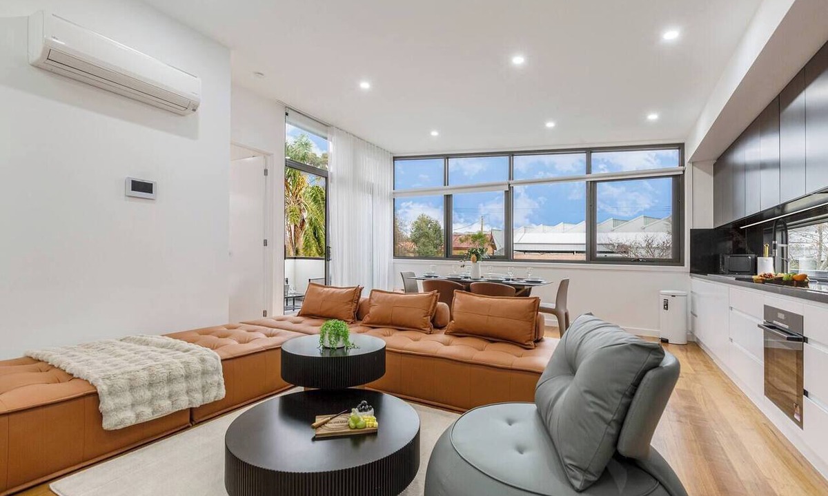 Williamstown House | Stylish Williamstown 3BR | Beach, CBD & Museum