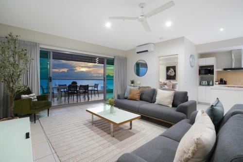 Darwin City Centre Apartment | Sub-Penthouse Stunner Harbour Views & Pool