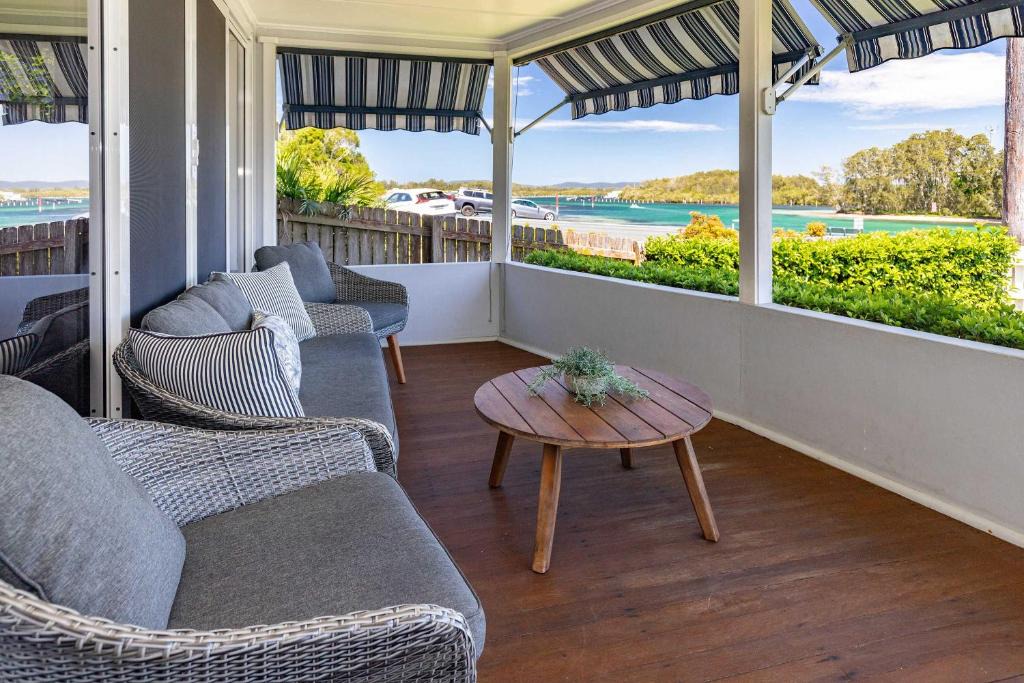 Forster House | Summer Breeze Lake House