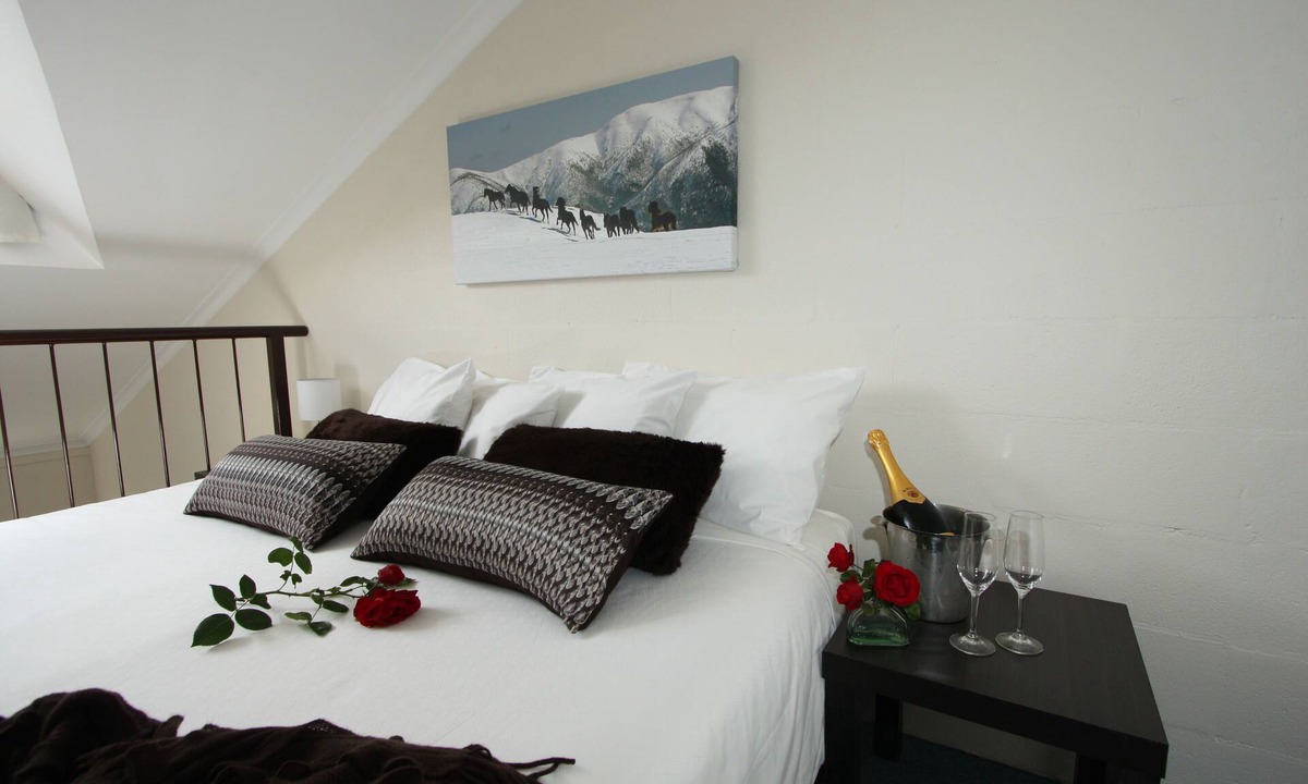 Falls Creek House | Summit Ridge Alpine Lodge