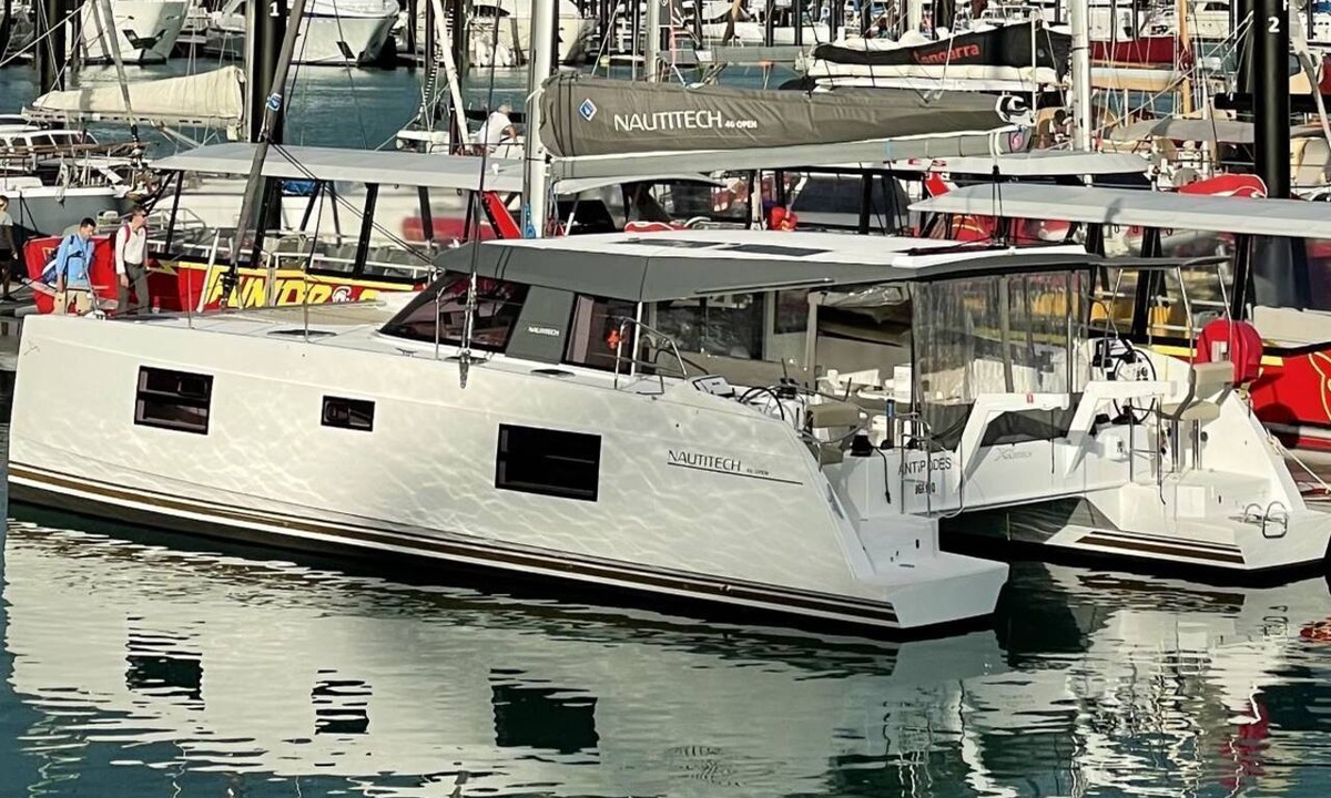 Airlie Beach Boat Rental | Sun-Kissed Sailing Adventure in Gran Barrera de Coral from Playa Airlie, Queensland