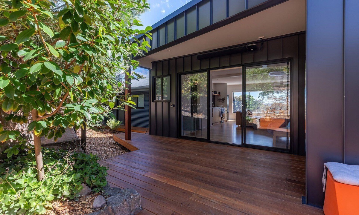 Pambula Beach Cabin | Sun Kissed - Studio Apartment