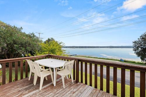 Toukley House | Sunbeam Cottage on the Lake