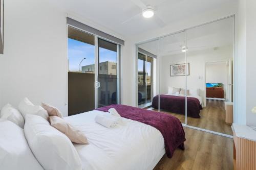 Bondi Beach Apartment | Sunny 2BR Balcony 200m to Bondi Beach Hall St