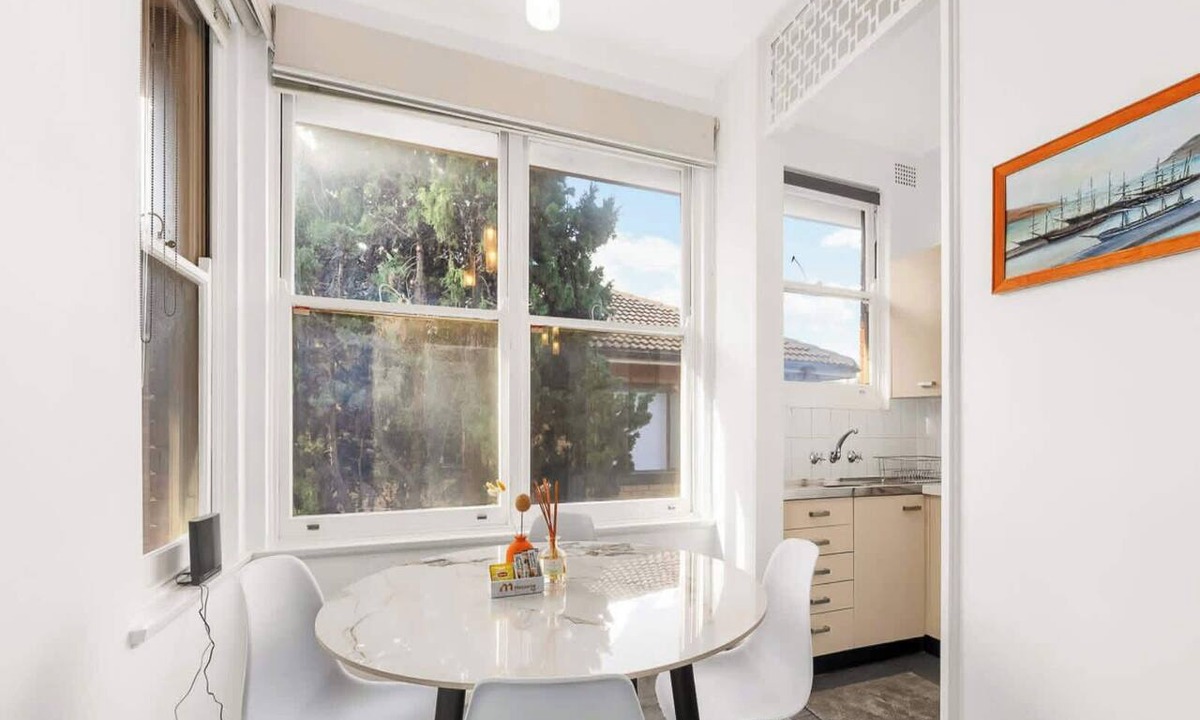 Brighton-le-Sands Apartment | Sunny 2BR Family Unit - Walk to Beach and Shops