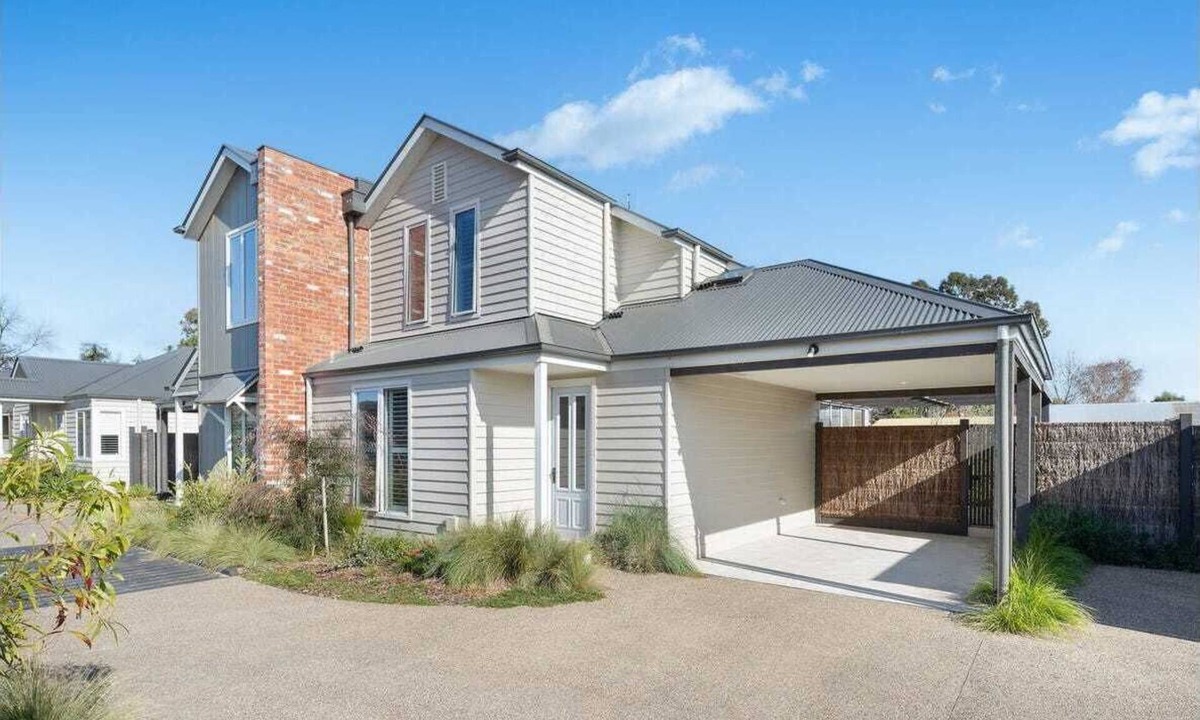 Mansfield House | Sunny 2BR Townhouse, Mansfield High Street