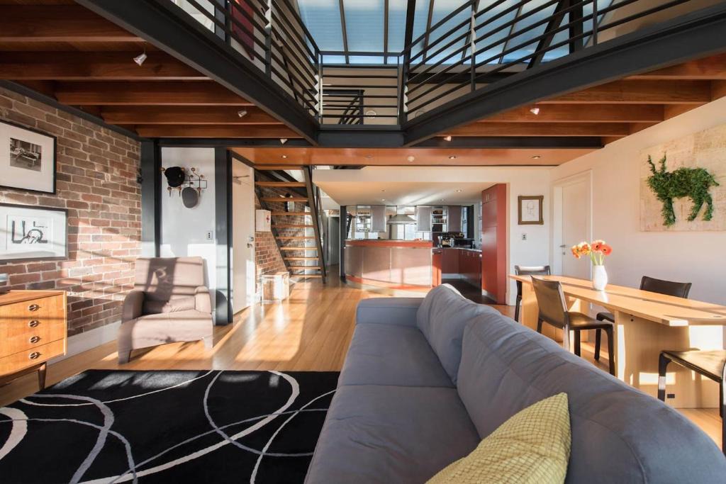 Potts Point Apartment | Sunny Loft Lookout with Iconic Sydney Views