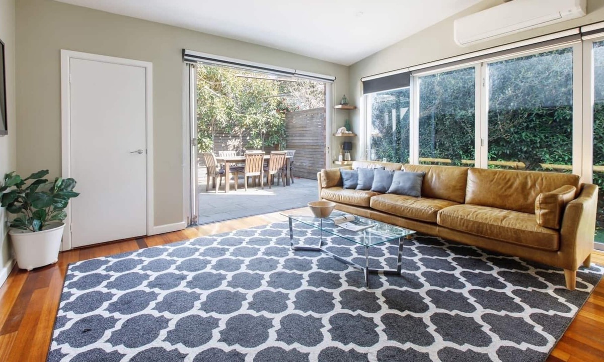 Windsor House | Sunny Serenity in Prime Location off Chapel St