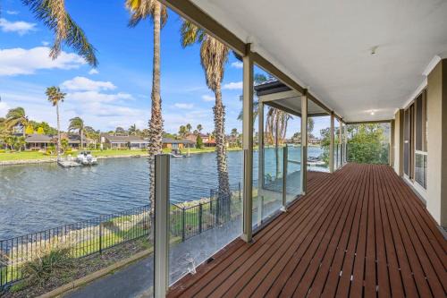 Patterson Lakes House | Sunrise Deck Lake Naps 5Bedroom Group Getaway