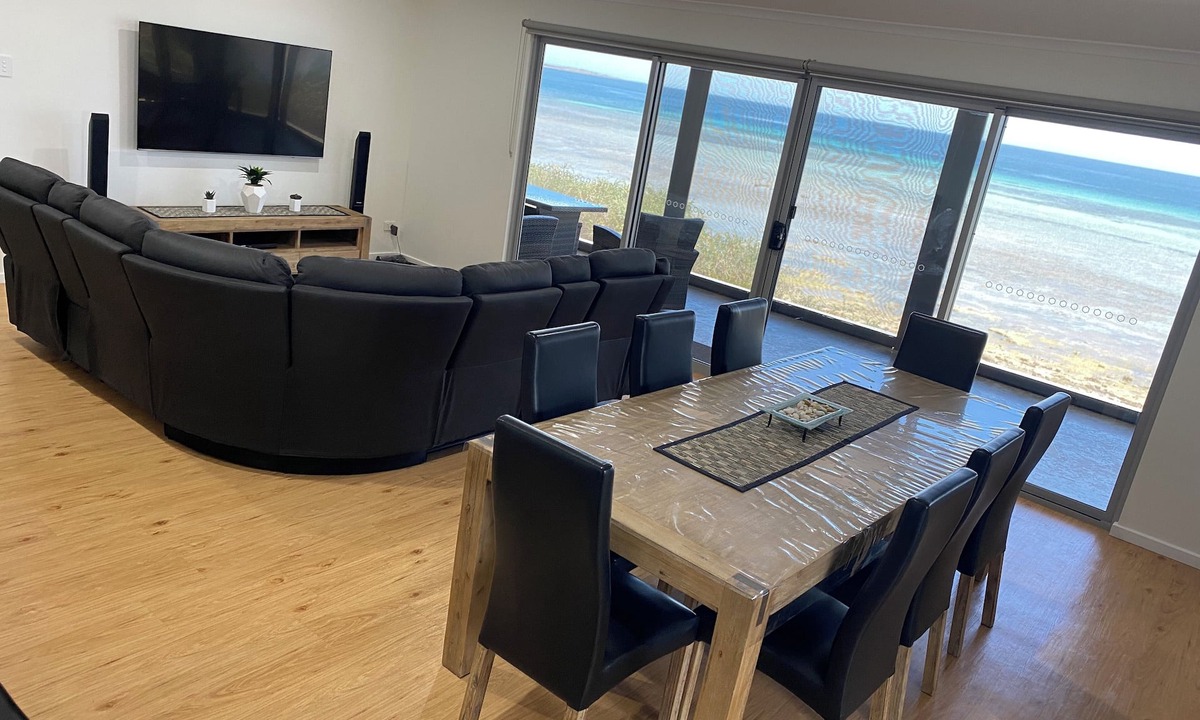 Para Wurlie House | Sunset Beachfront Holiday Home