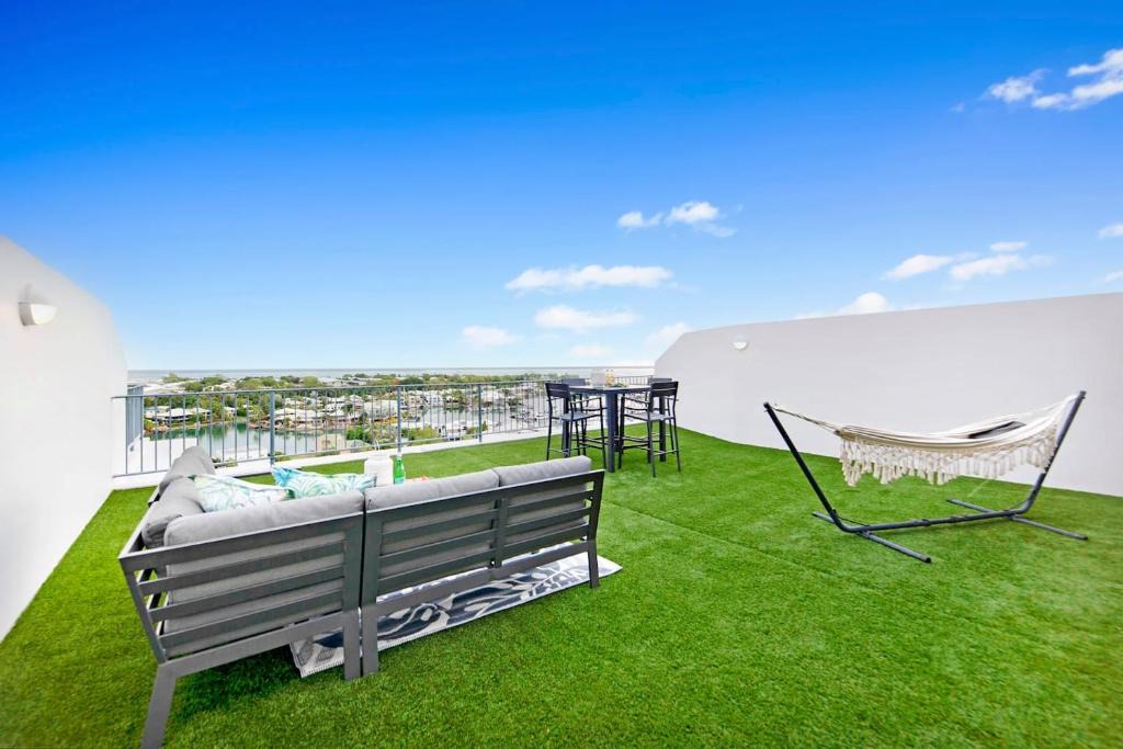 Cullen Bay Apartment | Sunset Penthouse - Unique Panoramic Rooftop Retreat