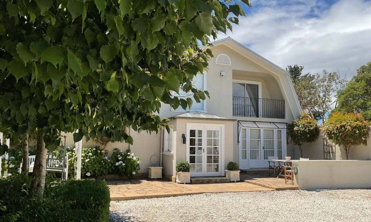 Clarence Point House | Sunset Sanctuary: Waterfront Home with Balcony and Patio