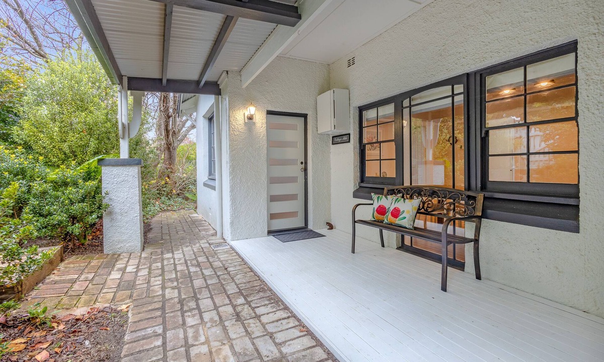 Katoomba Cottage | Sunshine Cottage with private garden, Katoomba