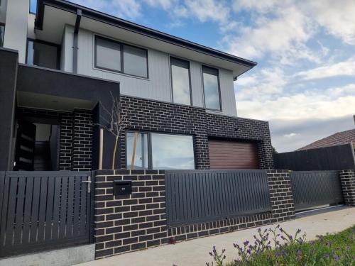 Sunshine House | Sunshine house - Modern home in great location