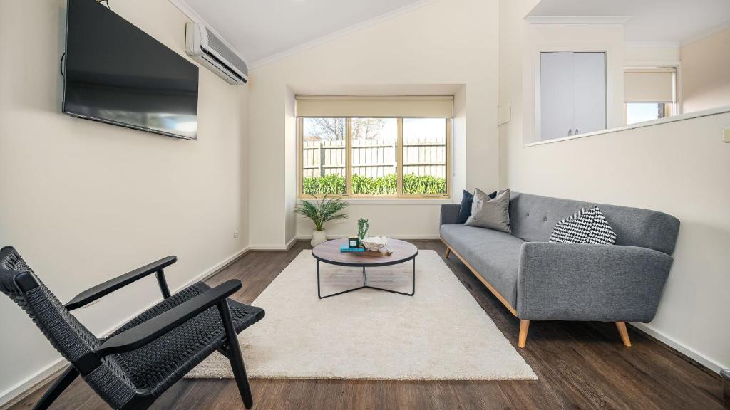 Cowes House | Sunshine Retreat Villa 2