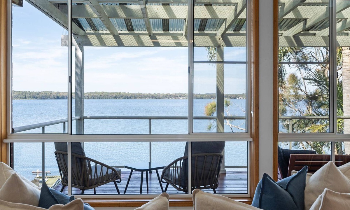 Sunshine House | Sunshine Waterfront 3 Bedroom Lakehouse