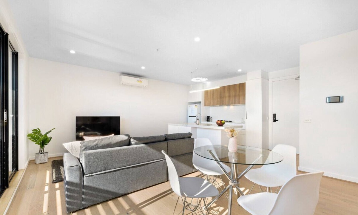 Moonee Ponds Condo | Superb Large Two Bedroom Family Style Apartment