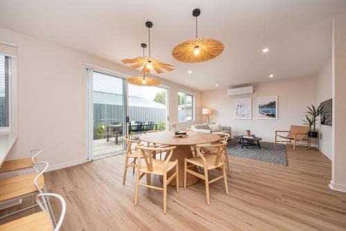 McCrae House | Surrey Sunset Sanctuary in McCrae