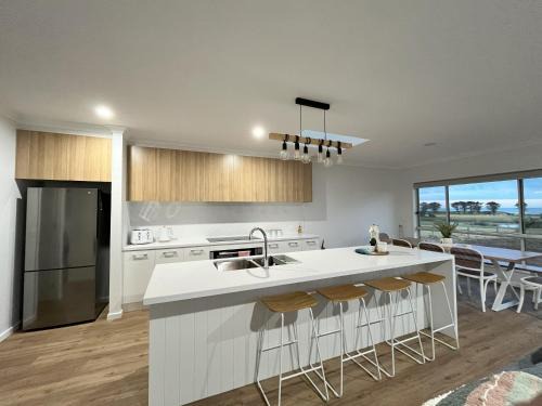 Narrawong House | Surrey View
