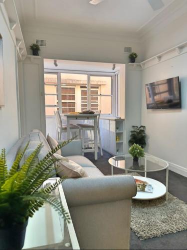 Darlinghurst Apartment | Surry Hills Charm Foodie Spot by Oxford St