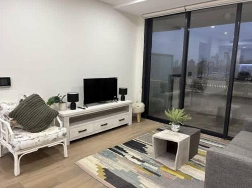 Waterloo Apartment | SYD Zetland AA402 3 BR Apt Close to CBD & Airport