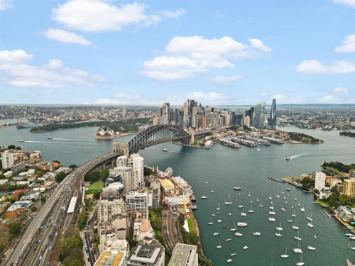 Neutral Bay Apartment | Sydney Leafy retreat 2BDR with parking and Access to CBD