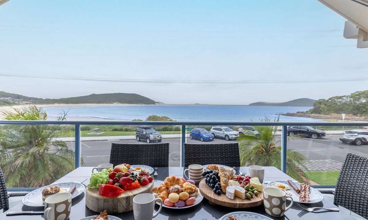 Fingal Bay House | Tah Villa 1, 68 Marine Dr - stunning views, linen and air con