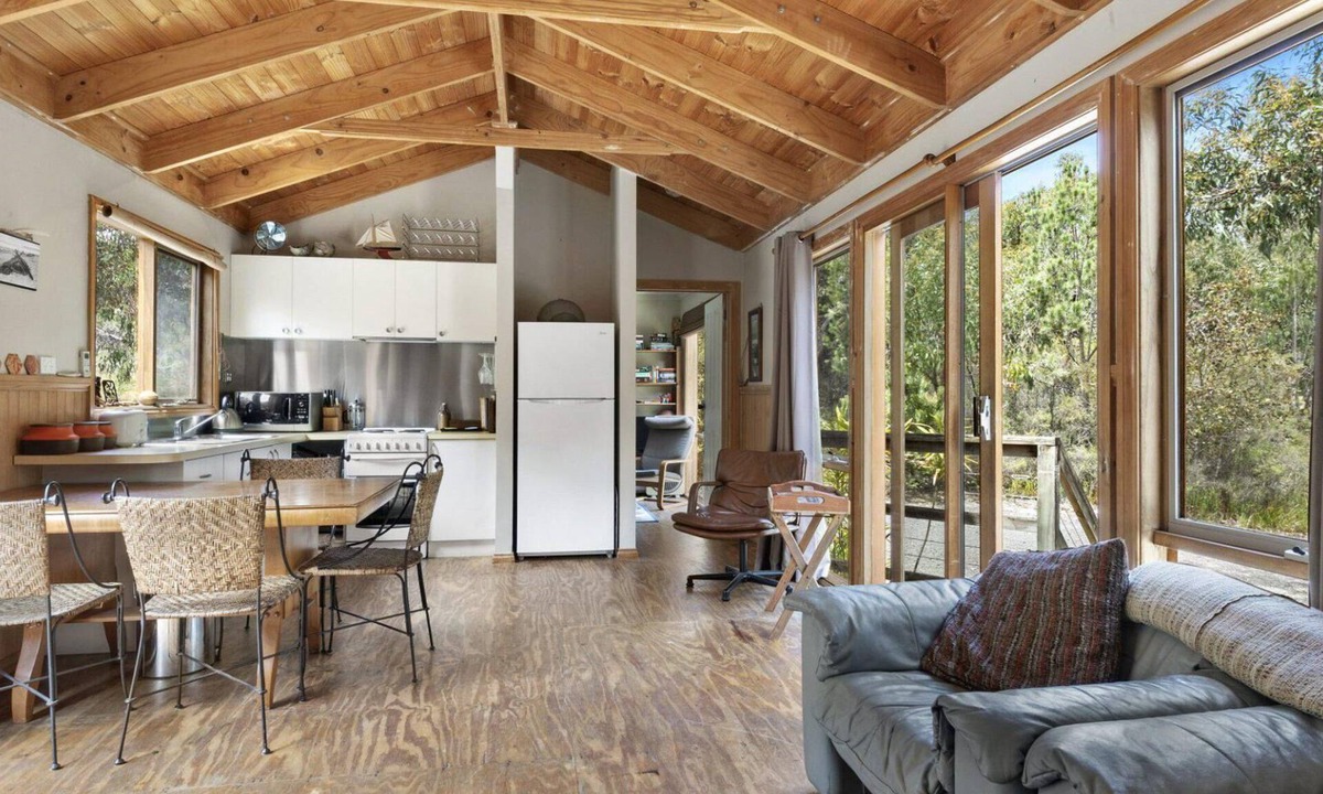 Moggs Creek Cottage | Tajm - Bush Views and a Flat Walk to the Beach