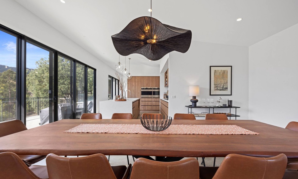 Merrijig House | Tanderra 180 - A luxury Alpine Retreat with breathtaking views Pool - Sleeps 12,