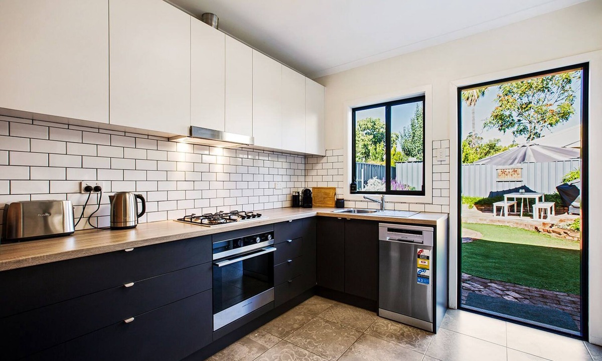 Ovingham Cottage | Tastefully renovated, pet friendly, city fringe GEM!
