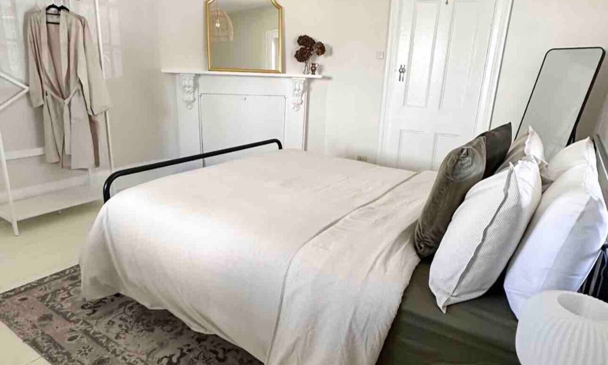 Penola House | Telegraph Station Stays