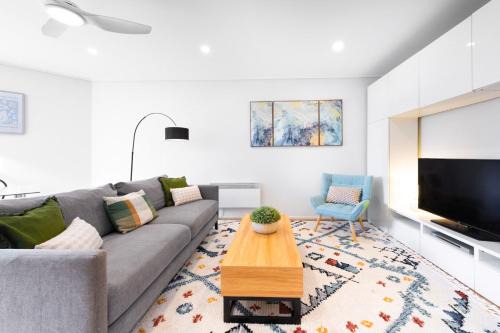 Chinatown Apartment | Tennis & Tranquility on Exhibition