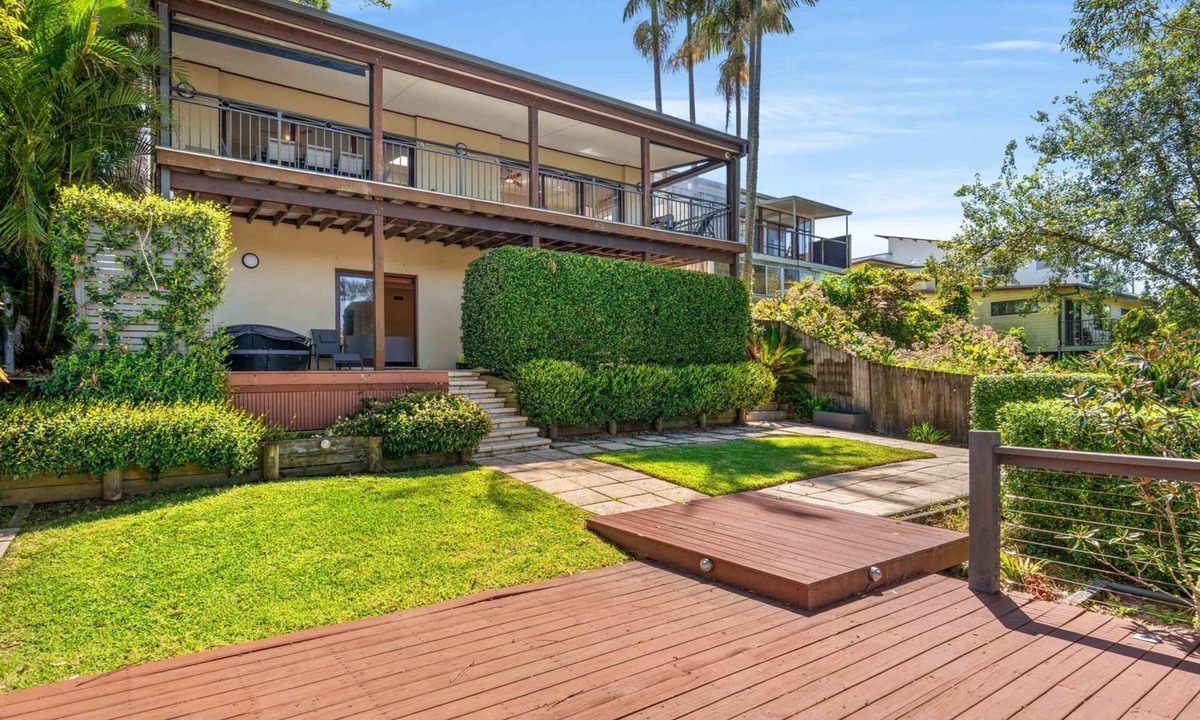 Terrigal House | Terrigal Sunrise with lake views