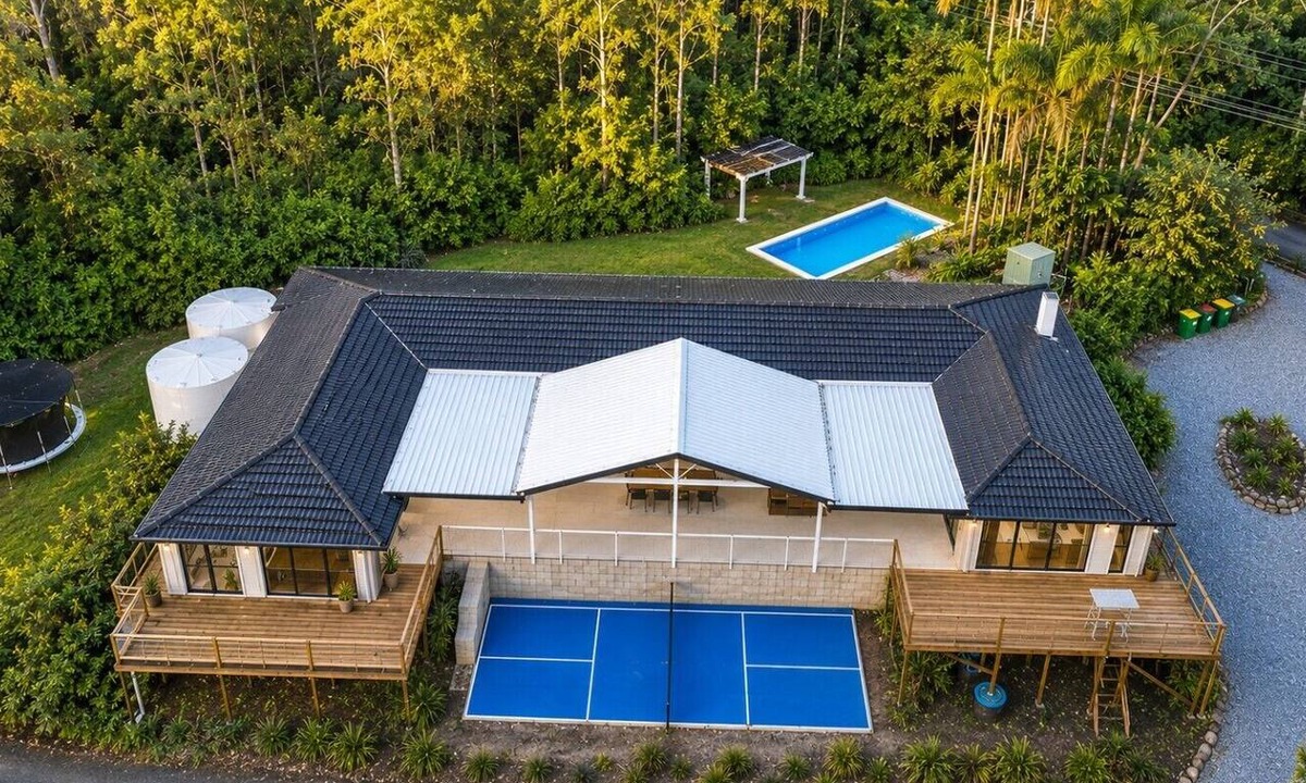Lisarow House | The 5th Acreage