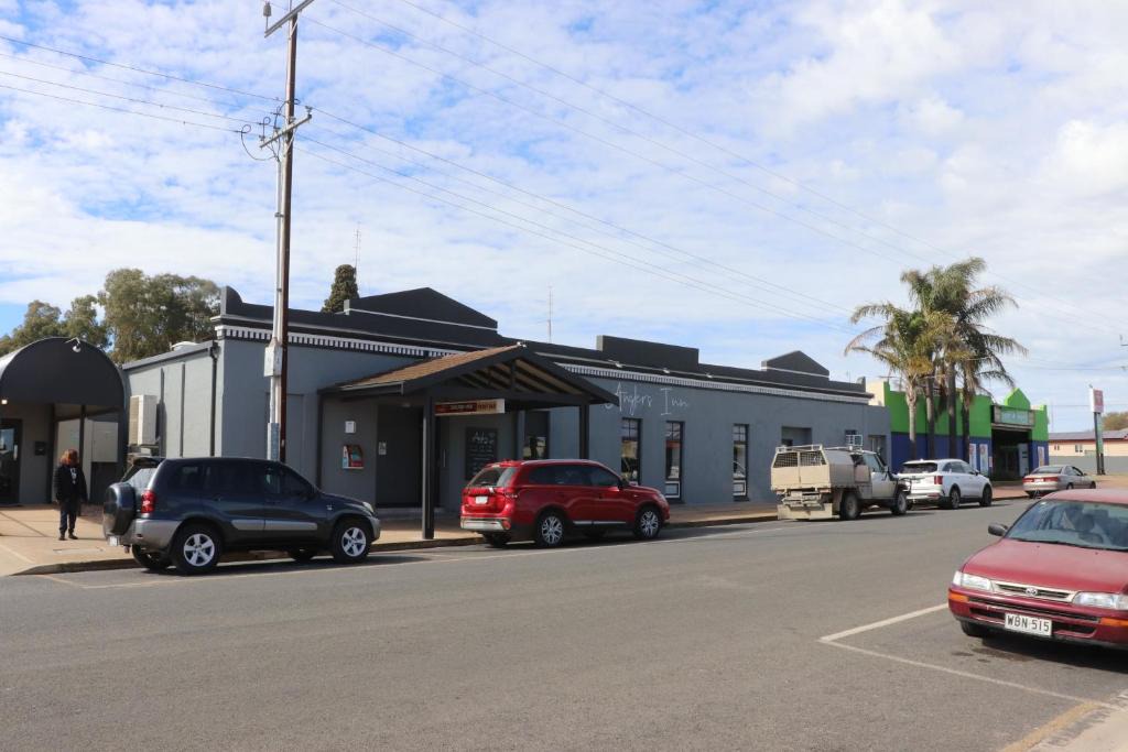 Wallaroo Hotel | The Anglers Inn