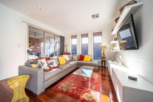 Welland House | The Arlington - Easy Stay near Entertainment & CBD