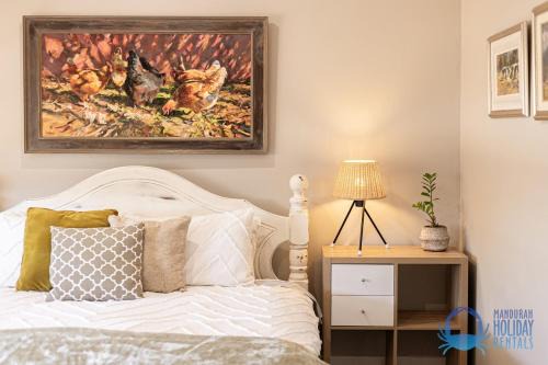 Dudley Park House | The Art Lovers Cottage in Mandurah 1BR