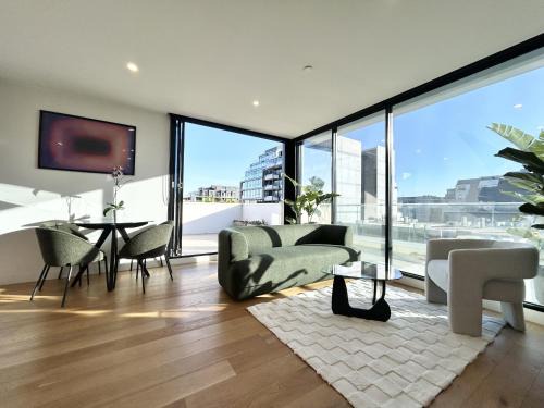 Windsor Apartment | The ART Sub-Penthouse with Stunning Views