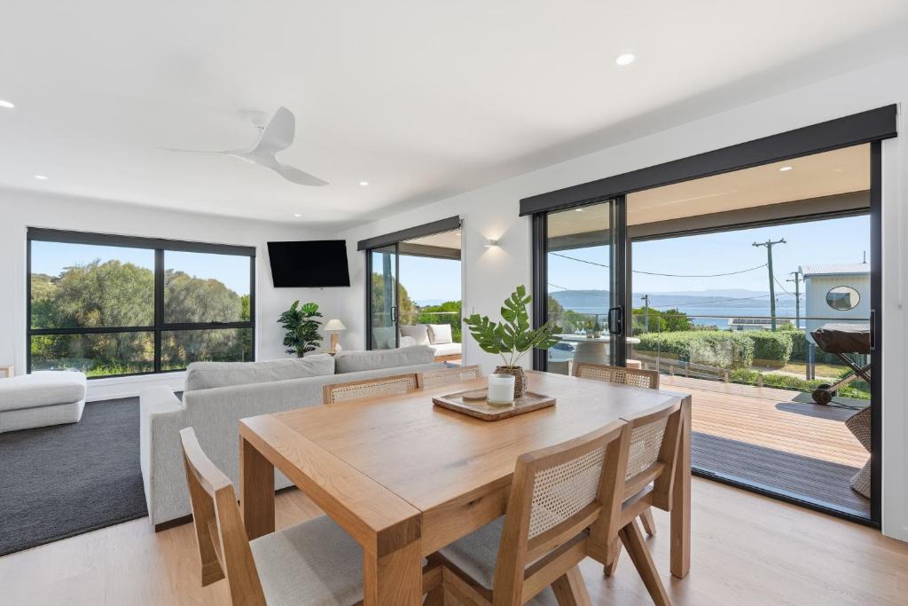 Opossum Bay House | 'The Bay Escape' Opossum Bay a beach side suburb 40 mins to city