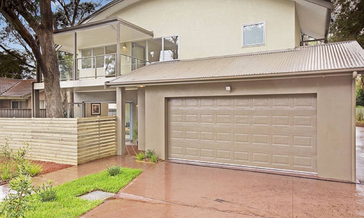 Hawks Nest House | The Beach Townhouse-Holiday Heaven PETS WELCOME!